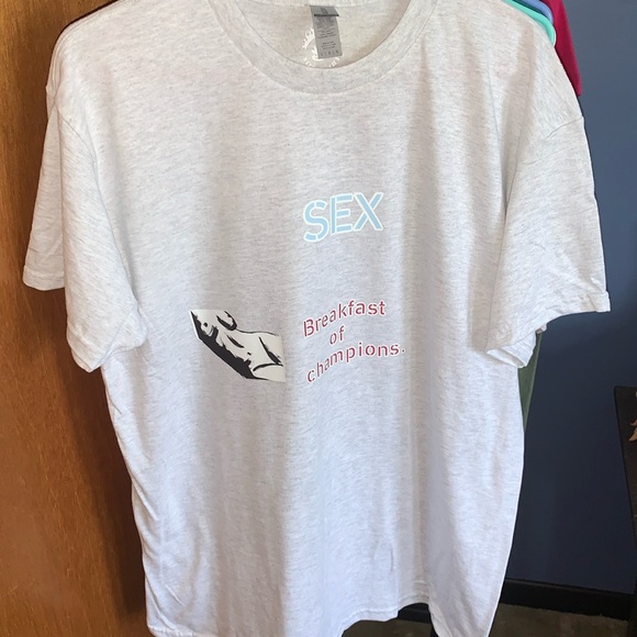 Breakfast of champions tee UNISEX - Picture 1 of 5